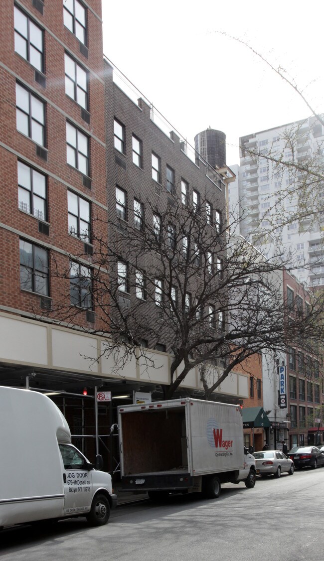 427 East 76th Street in New York, NY - Foto de edificio - Building Photo