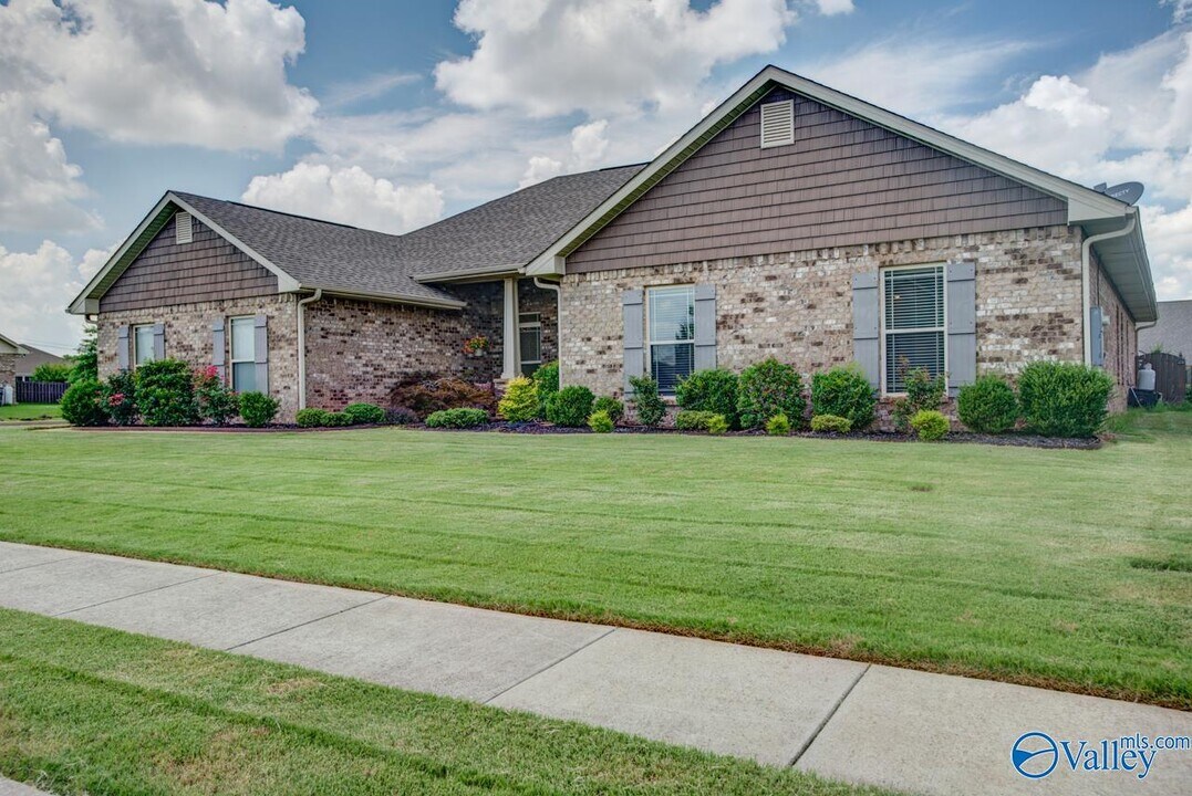 200 Brighton Park Way in Madison, AL - Building Photo