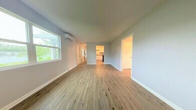 1045 11th Ave NW in Largo, FL - Building Photo - Building Photo