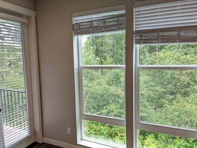 13717 Admiralty Way in Lynnwood, WA - Building Photo - Building Photo