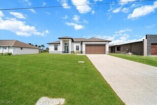 9 NW 14th Pl in Cape Coral, FL - Building Photo