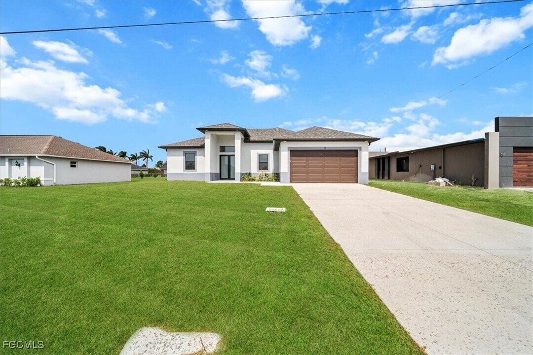 9 NW 14th Pl in Cape Coral, FL - Building Photo