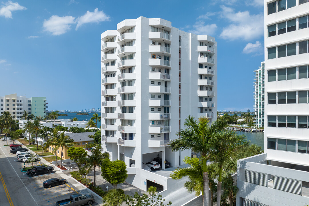 Magaluf Towers in North Bay Village, FL - Building Photo