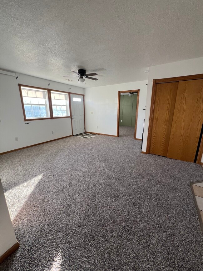 109 W Pleasant St in Knoxville, IA - Building Photo - Building Photo