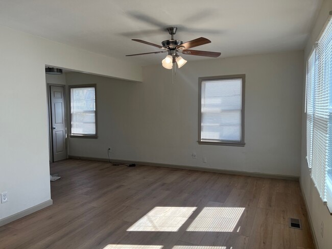 8621 North Ave in St. Louis, MO - Foto de edificio - Building Photo