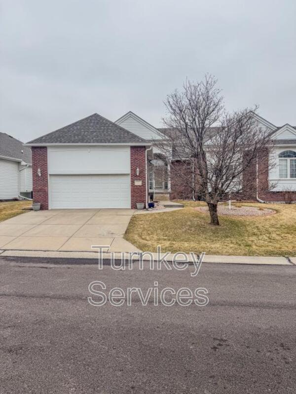 property at 717 Villa Plaza