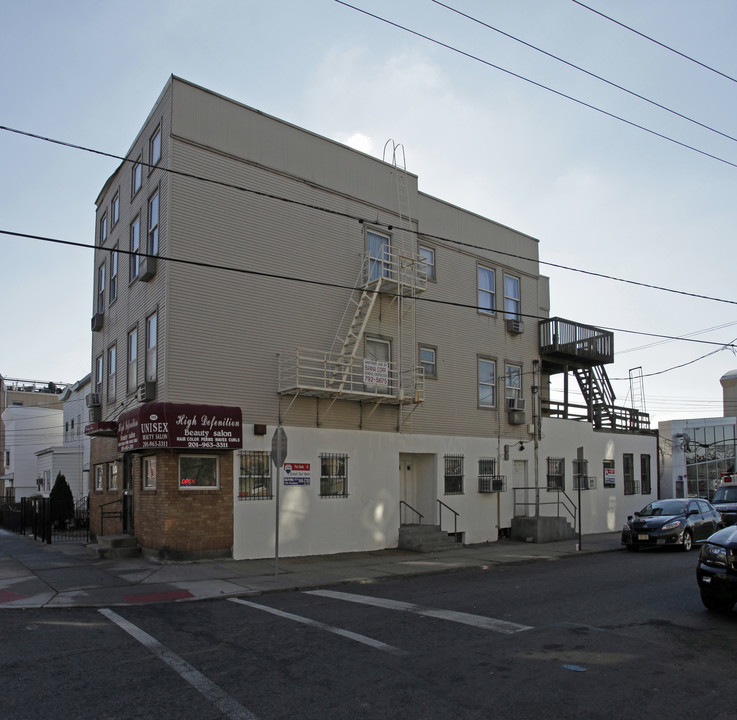 105 Bowers St in Jersey City, NJ - Building Photo