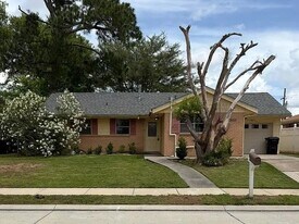 5011 Warren Dr in New Orleans, LA - Building Photo