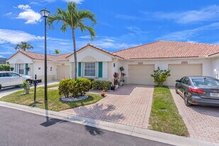 15465 Lake Magnolia Pl in Delray Beach, FL - Building Photo