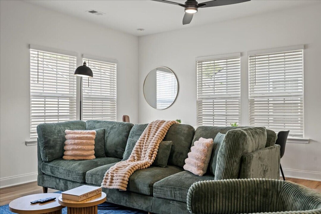 7047 Lash Ln in Charlotte, NC - Foto de edificio