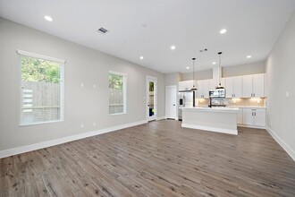 1076 Mansfield St in Houston, TX - Building Photo - Building Photo