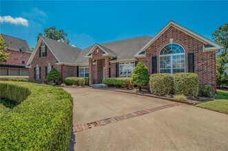 110 W Champions Blvd in Rogers, AR - Building Photo - Building Photo