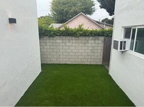 331 W Windsor Rd in Glendale, CA - Building Photo - Building Photo