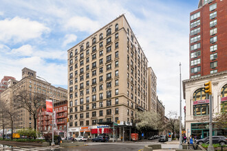 Avonova Condominium in New York, NY - Foto de edificio - Primary Photo