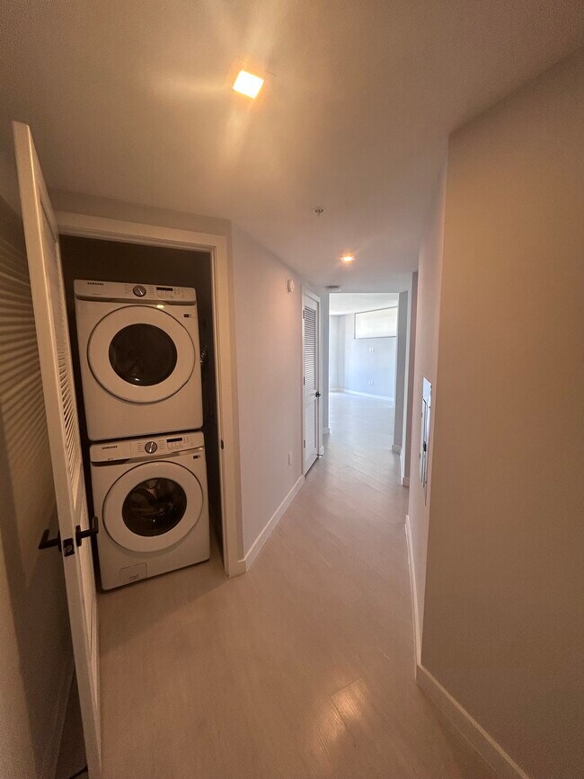 110 NW 14th Ave, Unit B5 in Dania Beach, FL - Building Photo - Building Photo