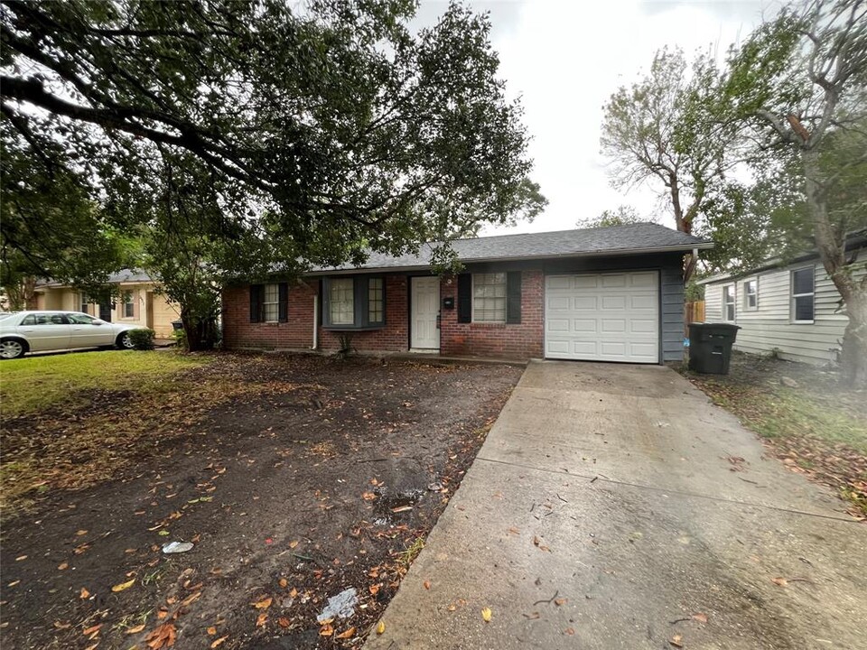 3927 Prudence Dr in Houston, TX - Building Photo