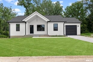 813 WILLIAMS Way in Carbon Cliff, IL - Building Photo