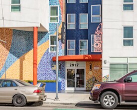 Sol y Luna in Los Angeles, CA - Foto de edificio - Building Photo