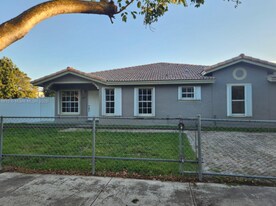 13822 SW 256th St in Naranja, FL - Building Photo