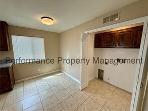 624 Knotts St in Bakersfield, CA - Building Photo - Building Photo