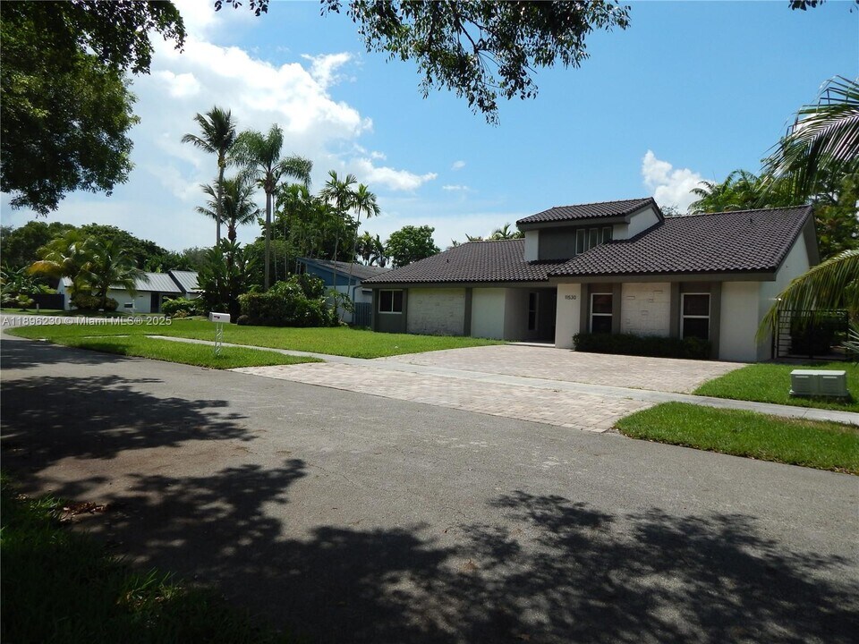 11530 SW 92nd St in Miami, FL - Building Photo