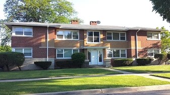 10351 Cambridge St in Westchester, IL - Building Photo