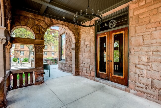 The Abbey Apartments in Minneapolis, MN - Foto de edificio - Building Photo