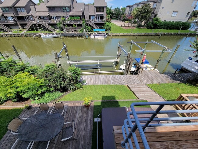 18309 Sandy Cove Dr in Houston, TX - Foto de edificio - Building Photo