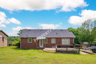 807 Woodland Dr in Rossville, GA - Building Photo - Building Photo