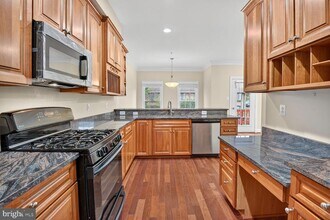12013 Montrose Park Pl in Rockville, MD - Building Photo - Building Photo