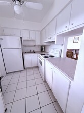 2800 NE 203rd St, Unit 22 in Miami, FL - Building Photo - Building Photo