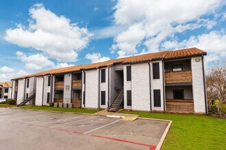 390 Shady Ln Dr, Unit 250 in Fort Worth, TX - Foto de edificio - Building Photo