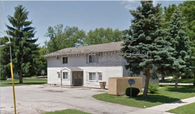 property at 714 N Oak St