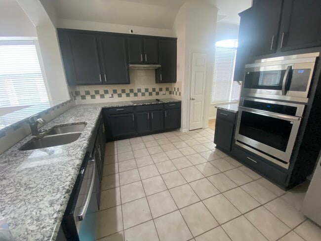 1901 Chittam Dr in Euless, TX - Building Photo - Building Photo