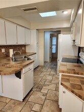 612 SW 8th Ct in Cape Coral, FL - Foto de edificio - Building Photo