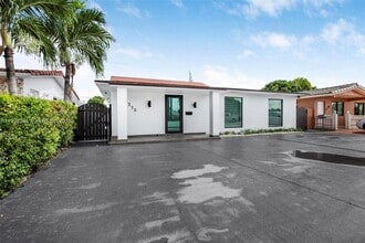 10370 SW 24th St in Miami, FL - Building Photo - Building Photo