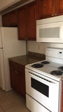 18890 NW 57th Ave, Unit 309 in Hialeah, FL - Building Photo - Building Photo