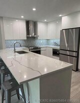 3951 NE 19th Rd in Pompano Beach, FL - Building Photo