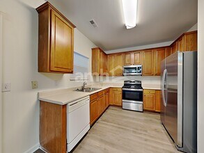 5 Silverbrook Ct in McLeansville, NC - Foto de edificio - Building Photo