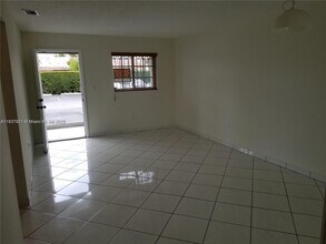 8851 NW 119th St in Hialeah, FL - Building Photo - Building Photo