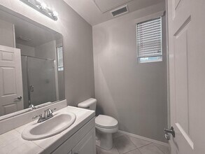 28037 River Trail Ln in Santa Clarita, CA - Foto de edificio - Building Photo