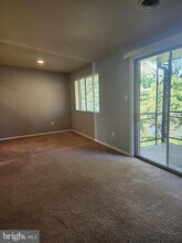 10320 ROCKVILLE PIK in Rockville, MD - Building Photo - Building Photo