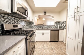 363 Seine Way in Henderson, NV - Foto de edificio - Building Photo