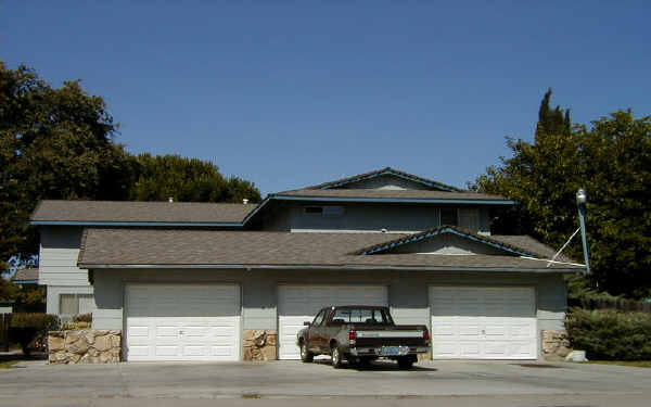 5702 Linda Sue Dr in Stockton, CA - Foto de edificio