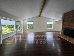 2018 Nut Tree Dr NW in Salem, OR - Foto de edificio - Building Photo
