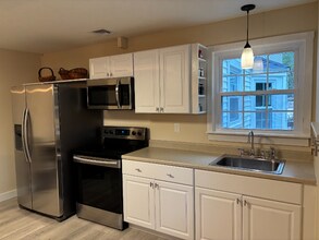 233 Ashwood Terrace in Stratford, CT - Foto de edificio - Building Photo