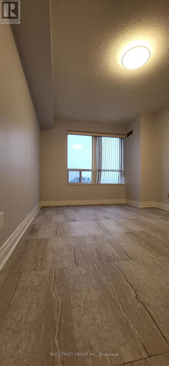 2 Clairtrell Rd in Toronto, ON - Building Photo - Building Photo