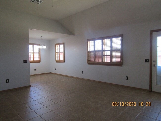 305 E Seminole St in Geronimo, OK - Building Photo - Building Photo