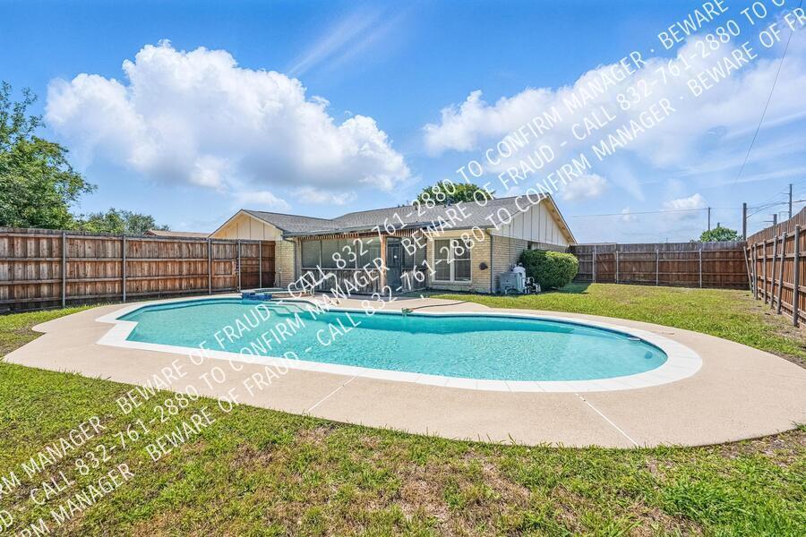 2941 Landershire Ln in Garland, TX - Building Photo