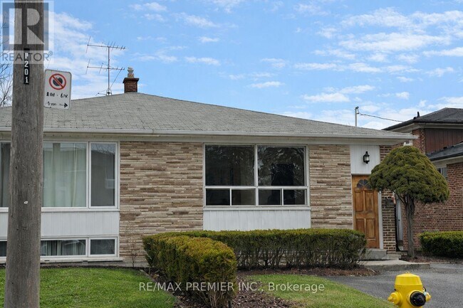 199 Gracedale Blvd in Toronto, ON - Building Photo - Building Photo